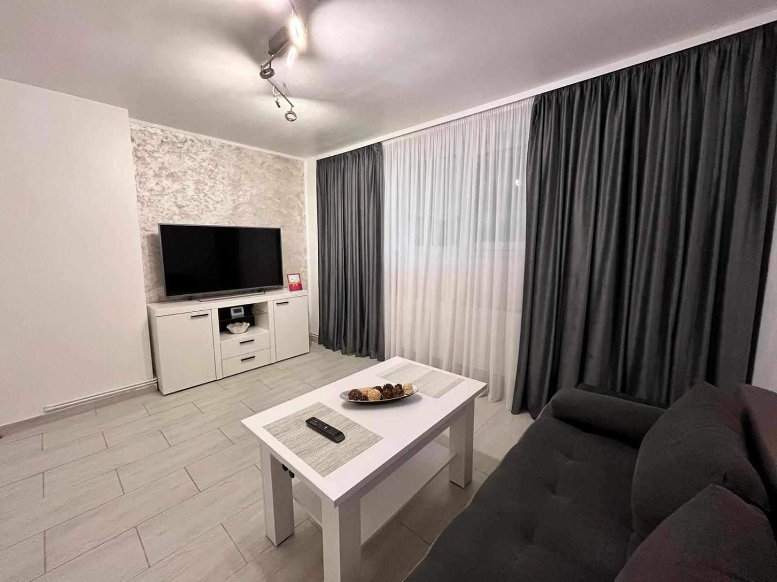 White & Silver Luxury Apartament Craiova Exteriér fotografie